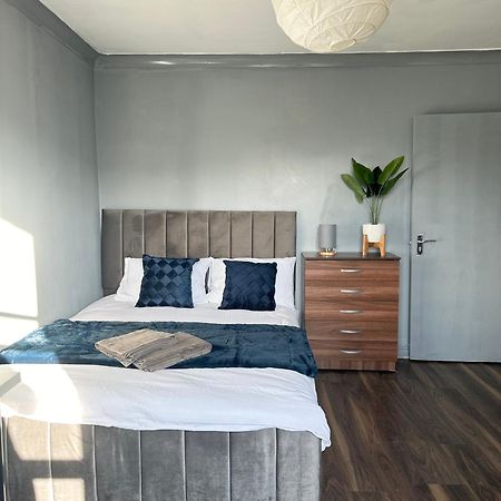Luxury Room In A 4 Bedroom Flat! 4 Minutes Walk To Kingscross, St Pancras Londra Exterior foto