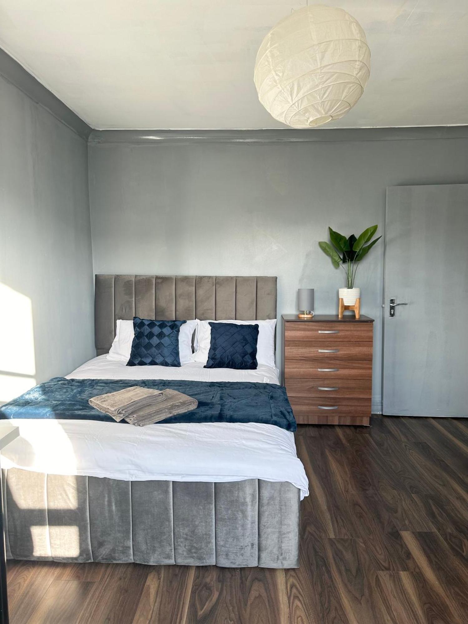 Luxury Room In A 4 Bedroom Flat! 4 Minutes Walk To Kingscross, St Pancras Londra Exterior foto