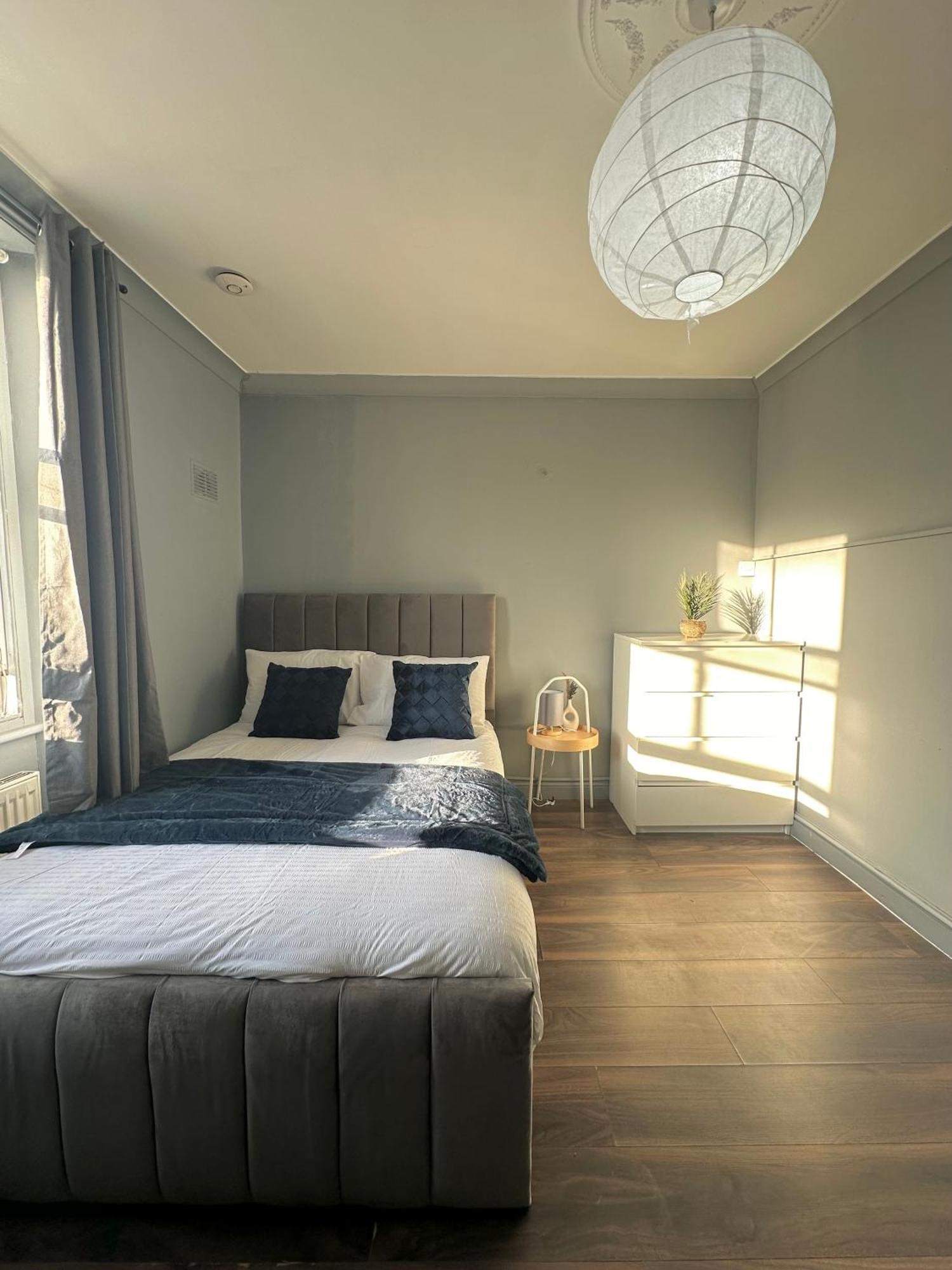 Luxury Room In A 4 Bedroom Flat! 4 Minutes Walk To Kingscross, St Pancras Londra Exterior foto