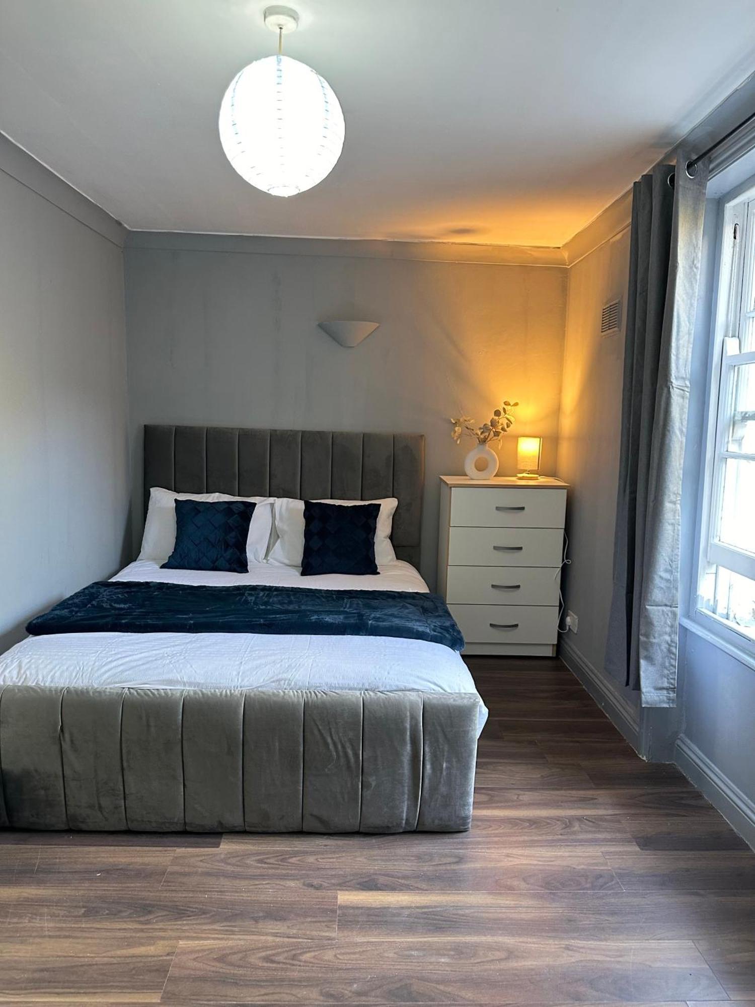 Luxury Room In A 4 Bedroom Flat! 4 Minutes Walk To Kingscross, St Pancras Londra Exterior foto