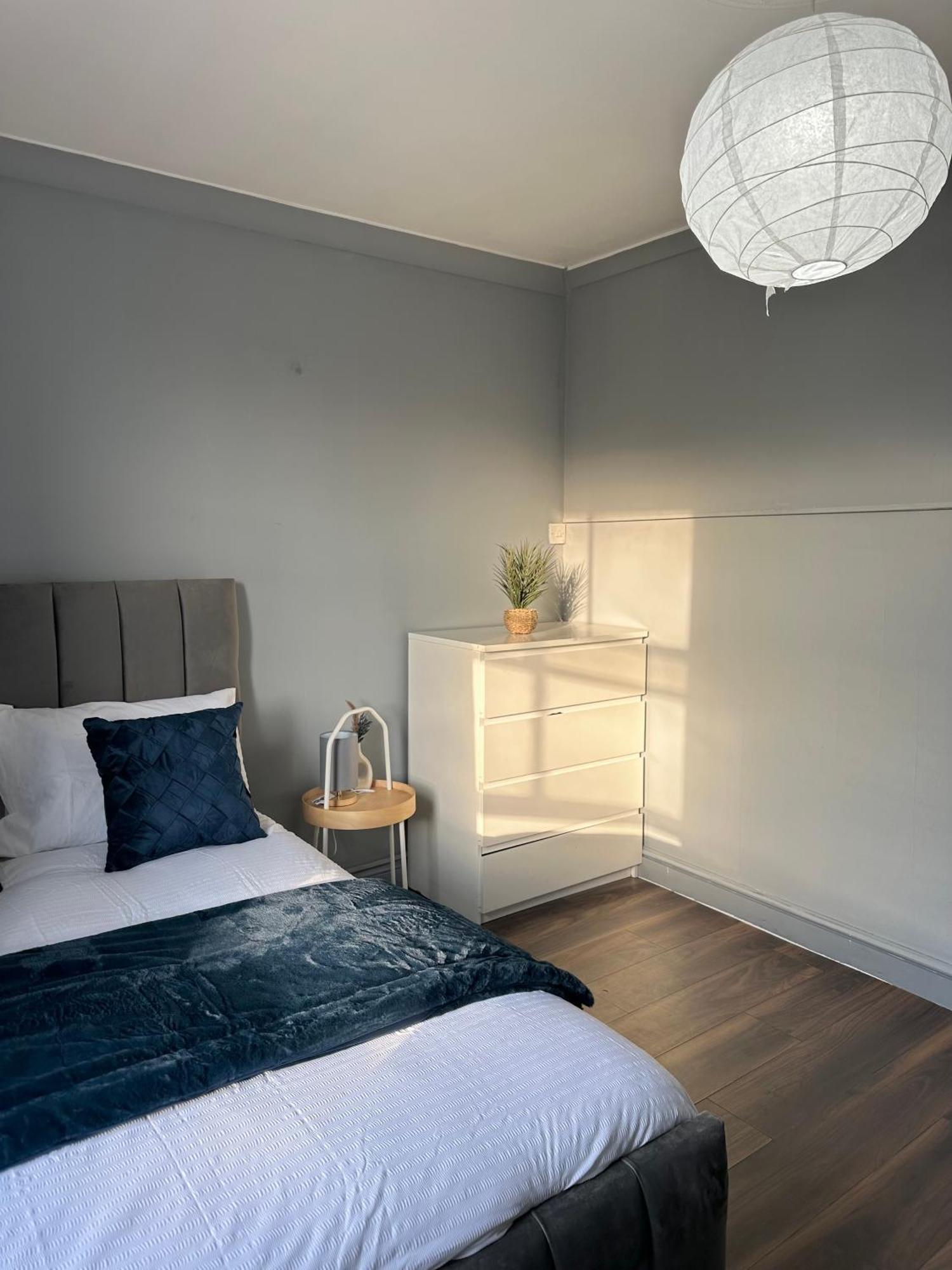 Luxury Room In A 4 Bedroom Flat! 4 Minutes Walk To Kingscross, St Pancras Londra Exterior foto