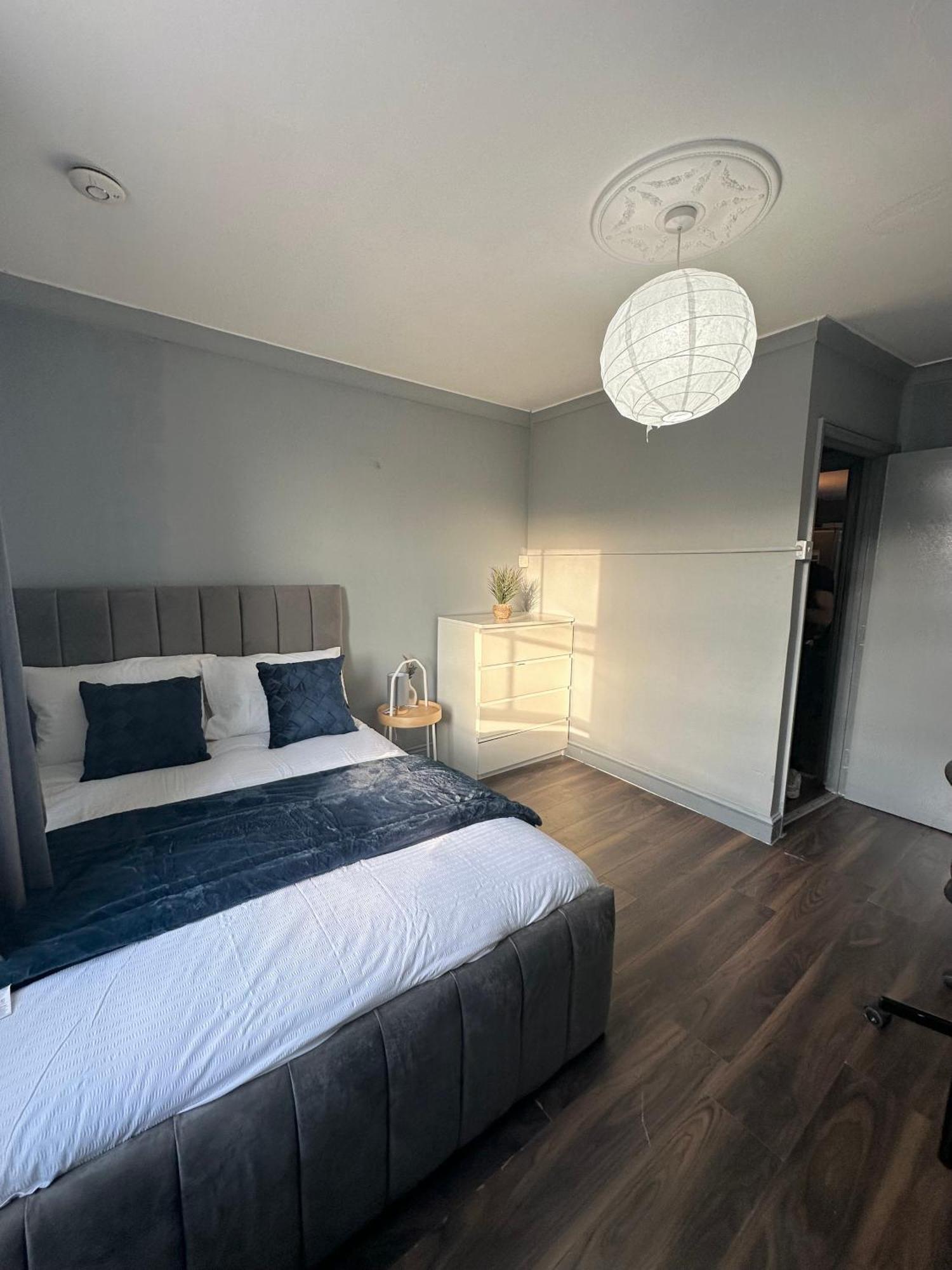 Luxury Room In A 4 Bedroom Flat! 4 Minutes Walk To Kingscross, St Pancras Londra Exterior foto